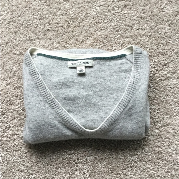 Banana Republic Sweater - Picture 2 of 8